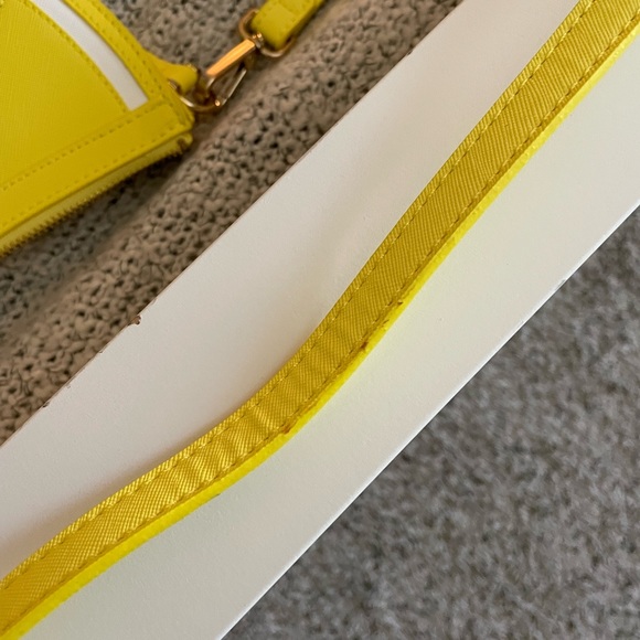 Yellow lemon wedge crossbody bag - Picture 5 of 8